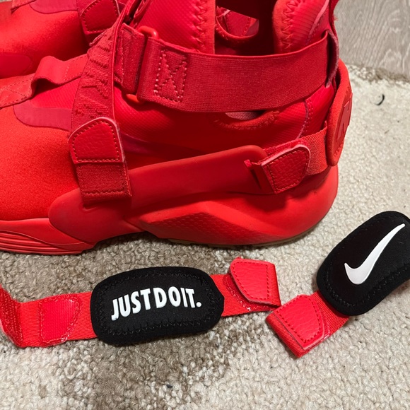 Red Nike Air shoes with two sets of back panels. Women’s 9, gently used - Picture 4 of 8